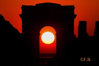 Conjoncture Soleil-Arc de Triomphe - Paris